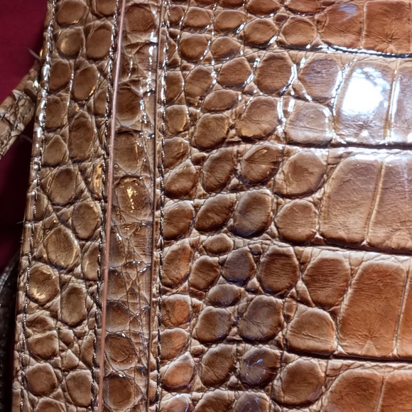 Liz Claiborne Chocolate Brown Faux Alligator Gold Tone Hardware Crossbody Clutch - Picture 5 of 16